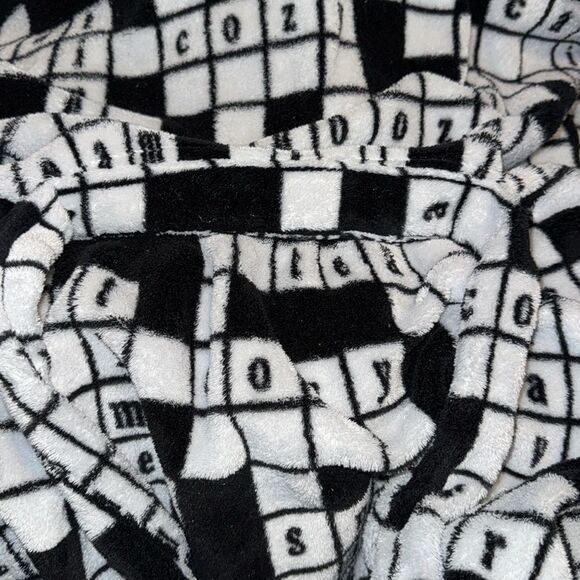 Cabernet Crossword Puzzle Short Fuzzy Robe - Picture 8 of 8